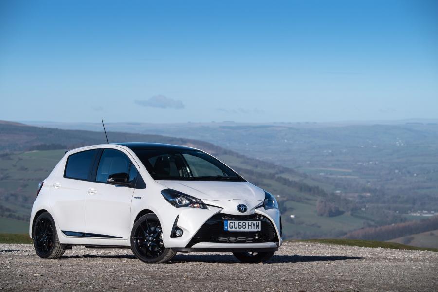  Toyota Yaris Hybrid GR Sport 2019 года  (UK) (фото 1 из 40)